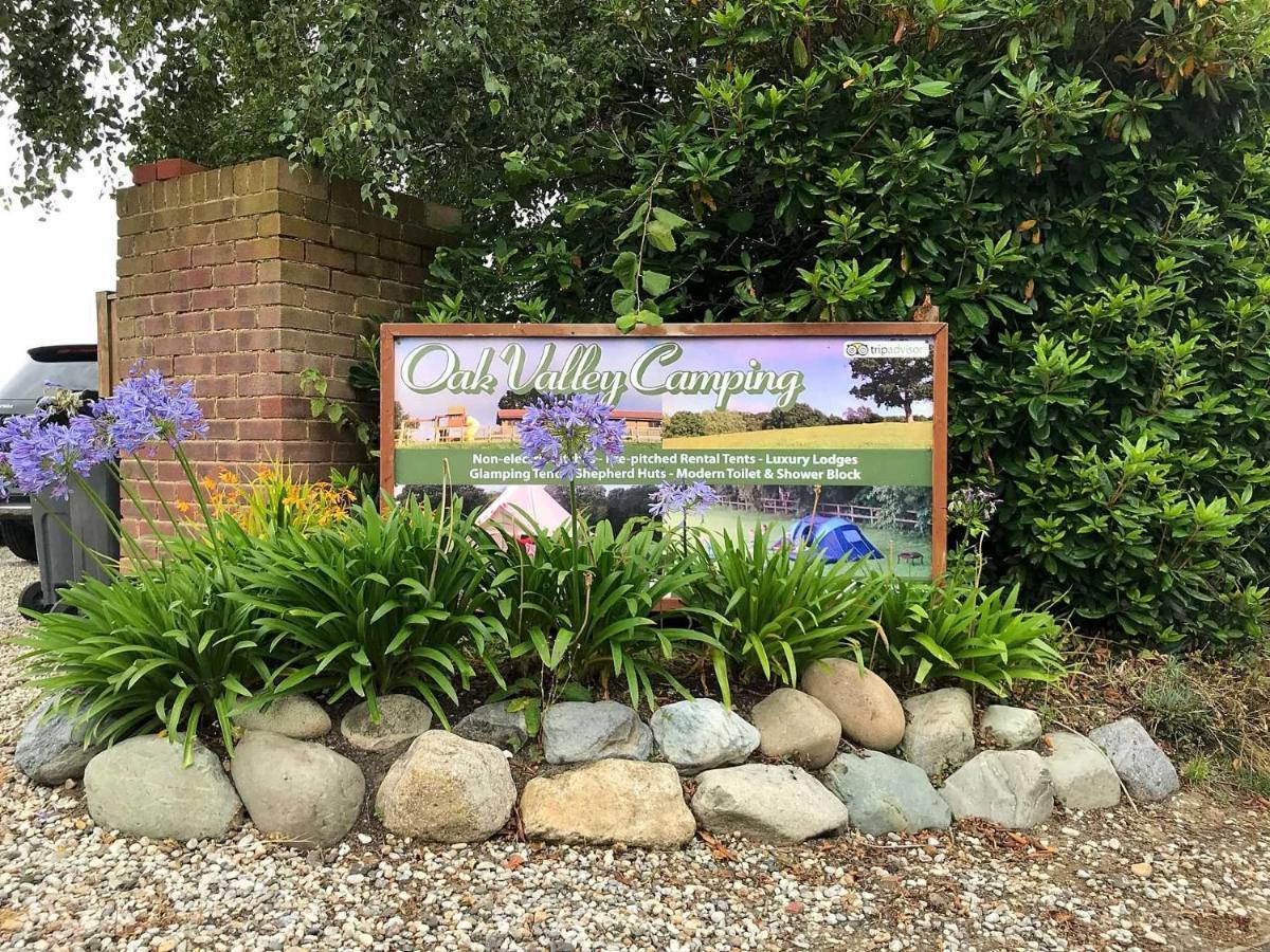 Oak Valley Lodges & Camping Pett Ngoại thất bức ảnh